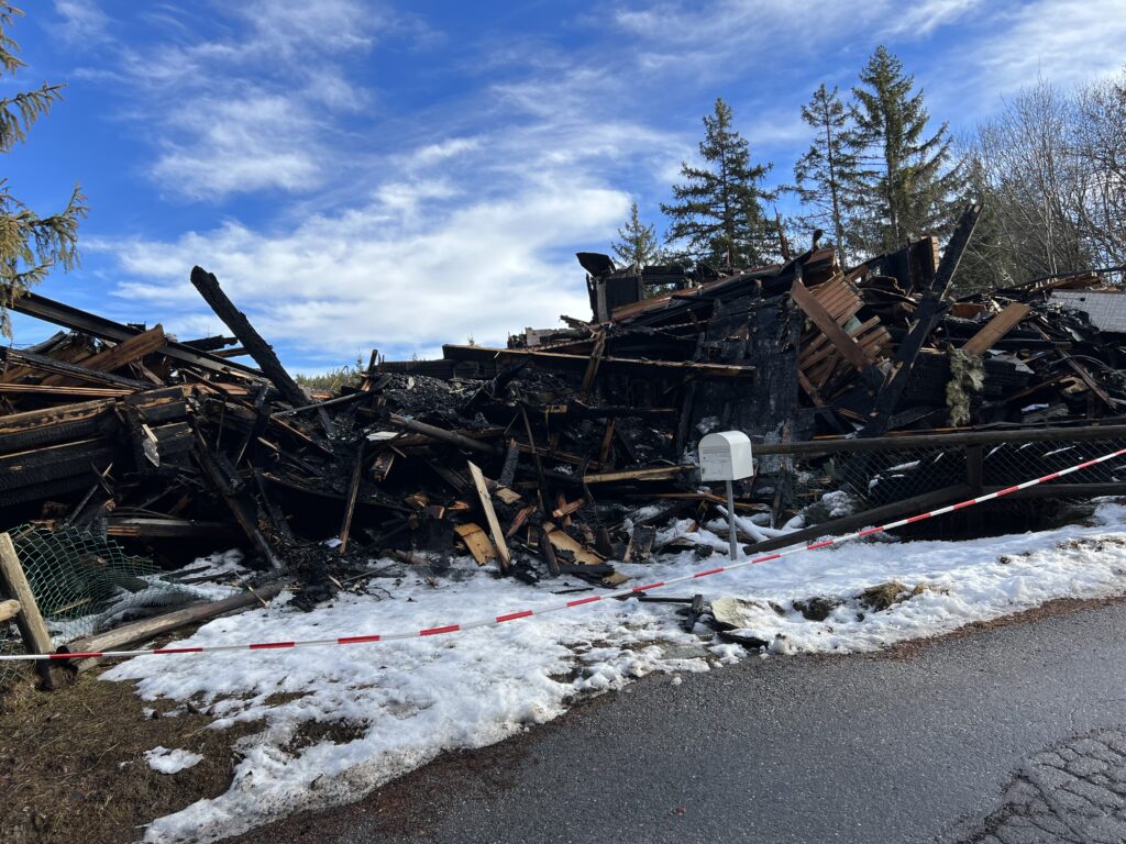 Le chalet Le Ruisseau après l'incendie du 8 décembre 2022