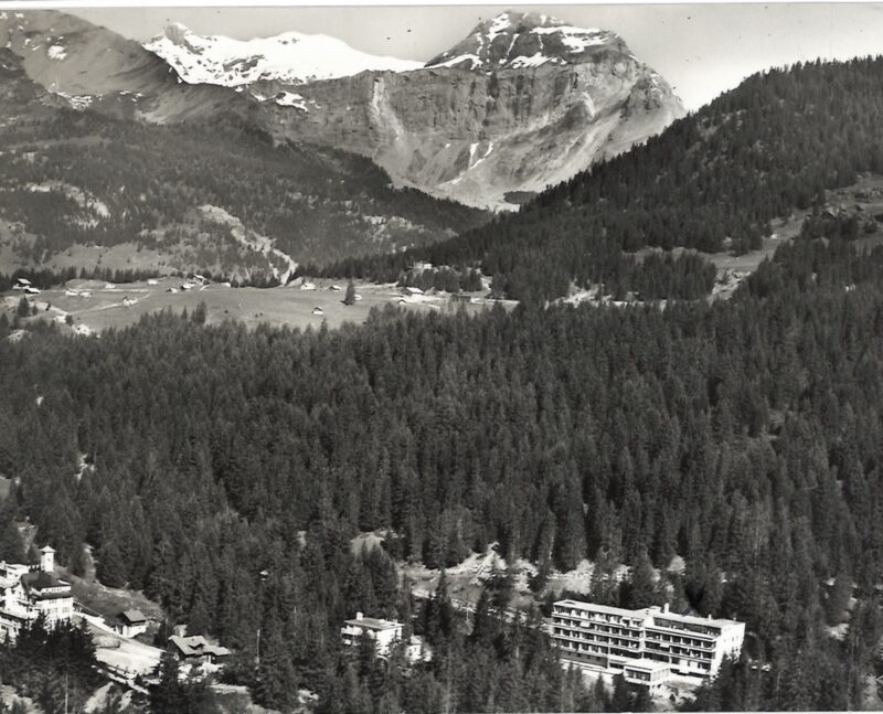 Vue aérienne du sud-est. Vers 1950