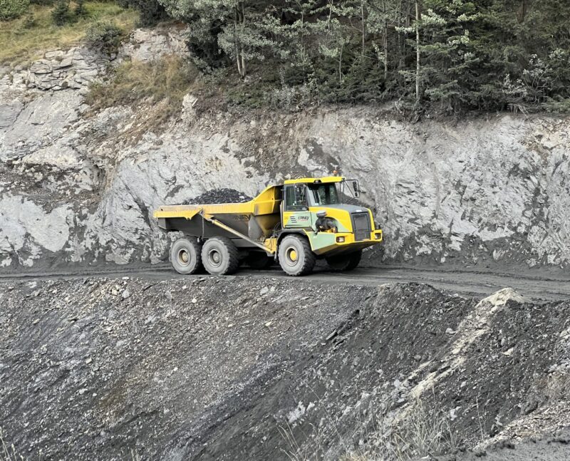 Camion remontant un chargement. 05.09.2024