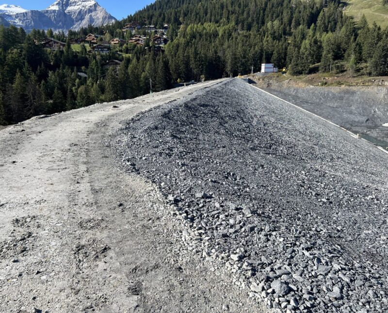 Phase finale. Côté est de la digue vu du sud. 15.09.2024