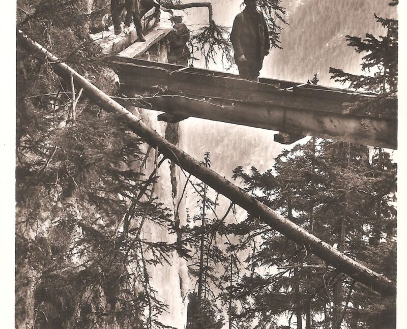 Travaux au bisse du Rô.Vers 1930