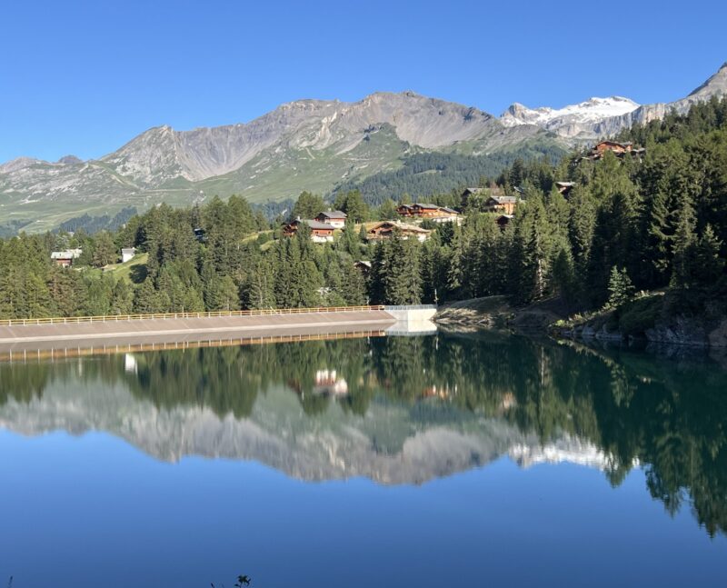 Lac de Chermignon vu de l'est. Juillet 2025.