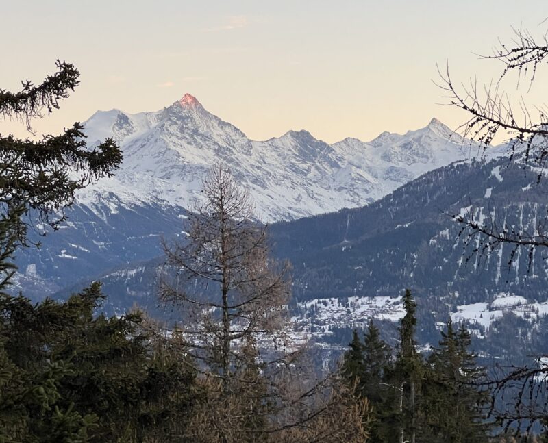 Pointe du Weisshorn éclairée. 12.12.2025, 16h. 50