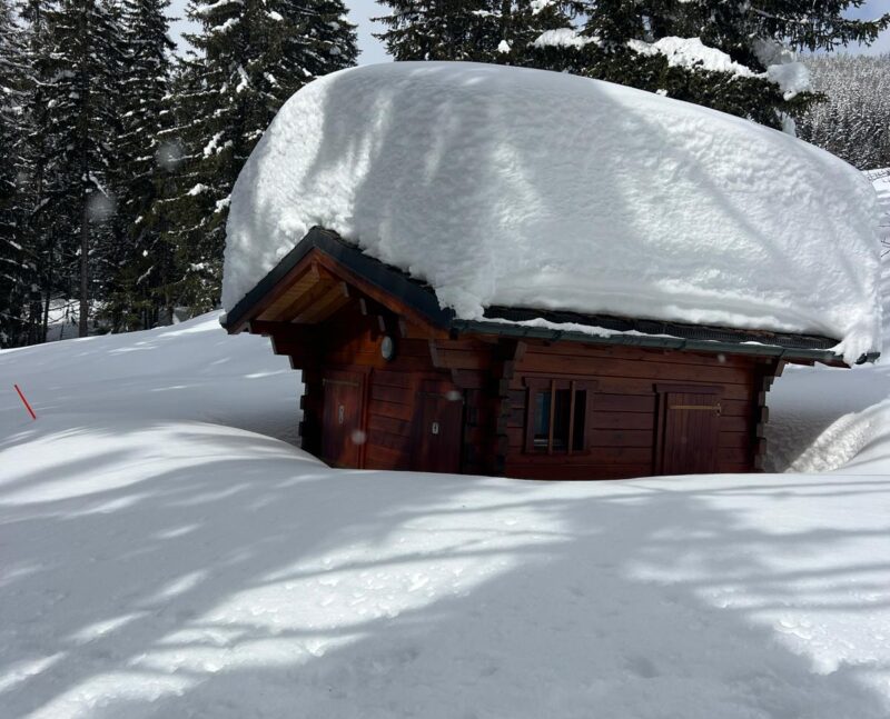 Le chalet-WC de la place de pique-nique du lac de Chermignon. 20. 02. 2026