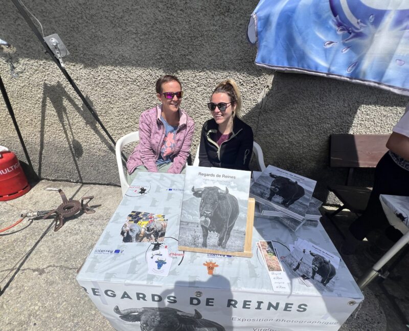 Virginie Jean et Alicia Coudray présentent leur livre.