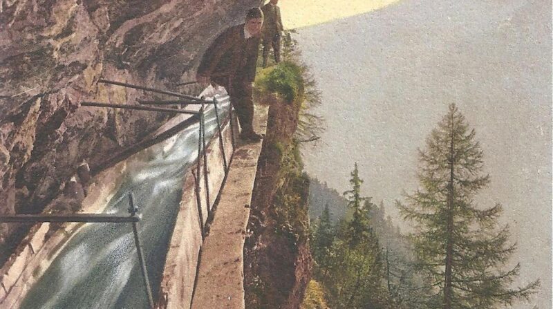 Le bisse du Rô alimentait la région jusqu'en 1946, ouverture du tunnel de l'Ertense. Photographie couleurs J. Gaberell