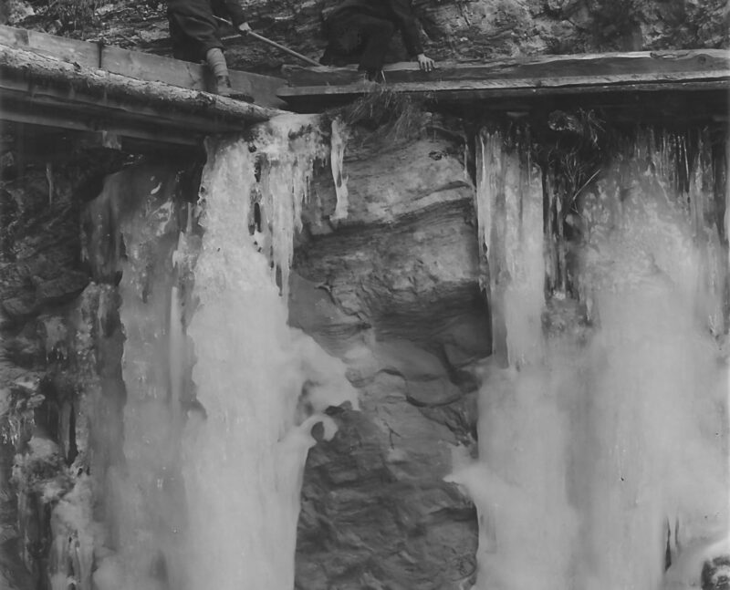 Le dangereux entretien du bisse du Rô en hiver jusqu'en 1946