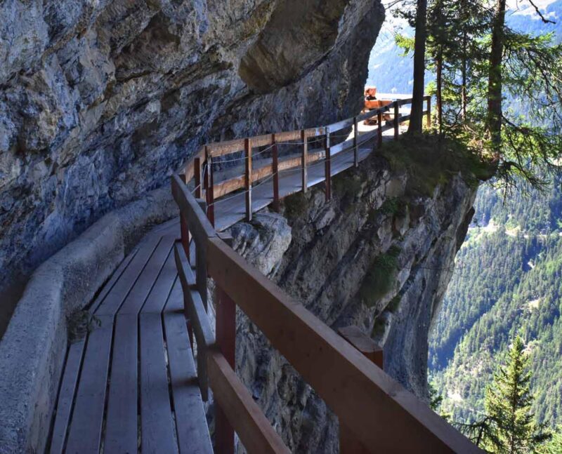 L'aménagement du bisse du Rô visant à le sécuriser. Dès 2000