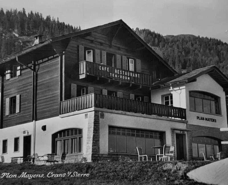 La pension-restaurant de Plans-Mayens, ancien café du Bisse, dès 1950