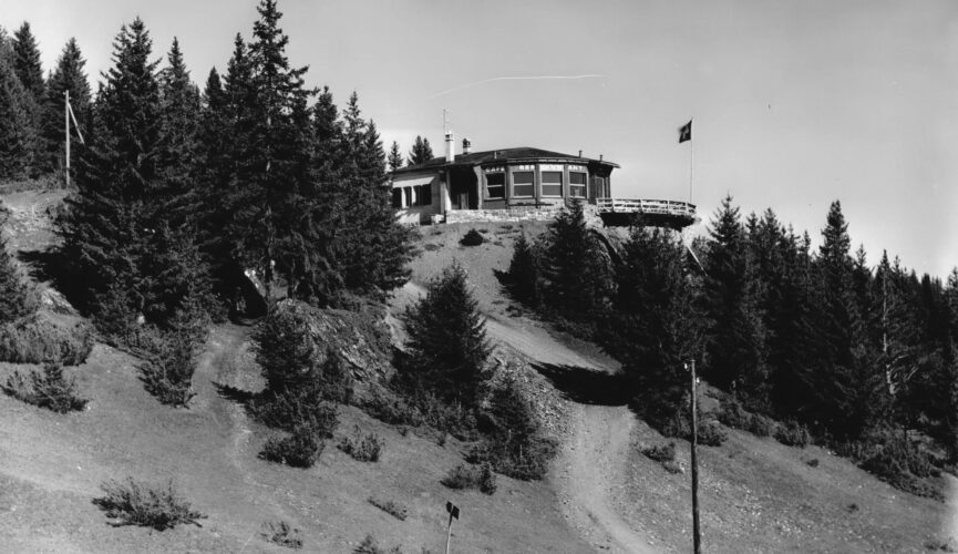 Le café-restaurant du Mont-Blanc peu après son ouverture en 1946