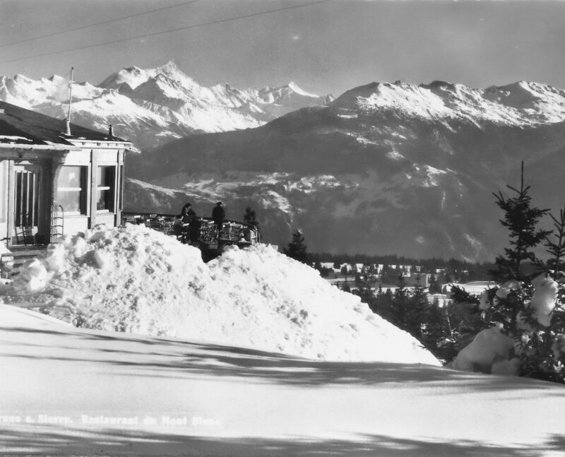 Le café-restaurant du Mont-Blanc en hiver. Détail. Vers 1950