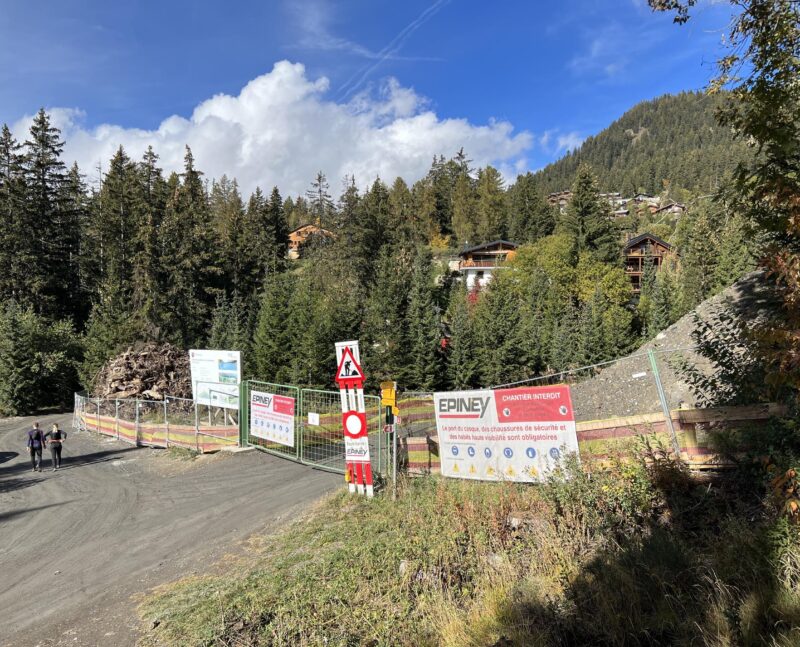 Lac de Chermignon. Signalisation des travaux. 22.10.2023