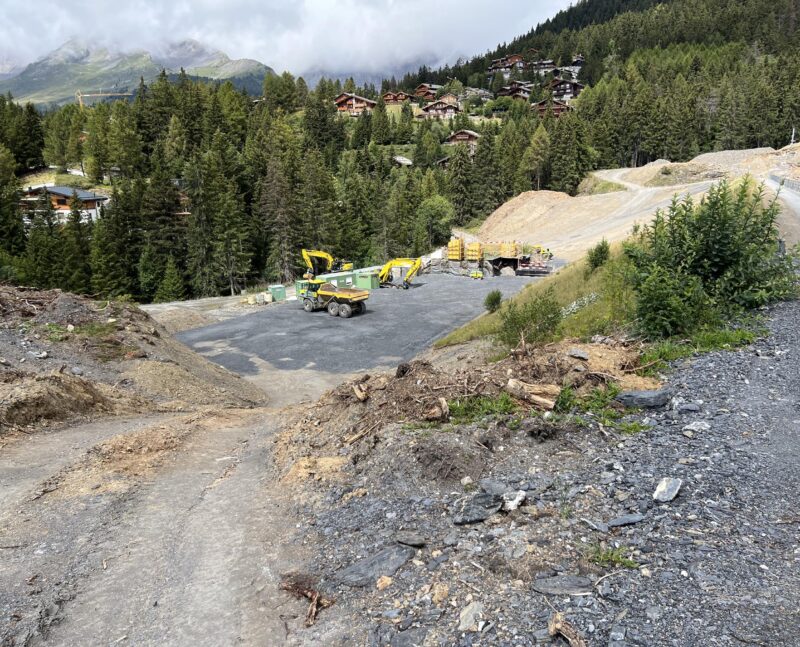 Lac de Chermignon. Début du rehaussement de la digue. 06.08.2023