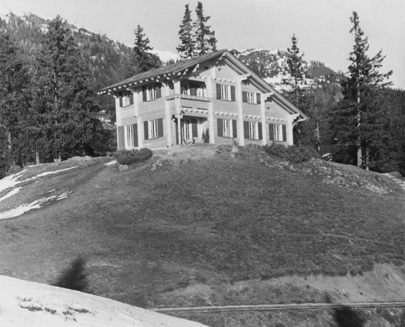 Le chalet du Crêt vient d'être construit. Décembre 1951