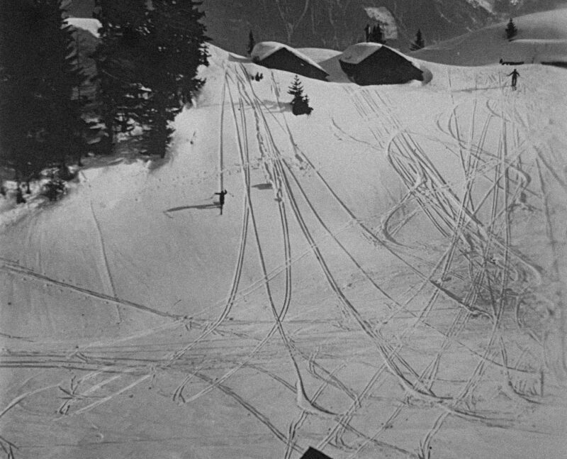 Bas des Plans-Mayens. Descente à ski. Vers 1930