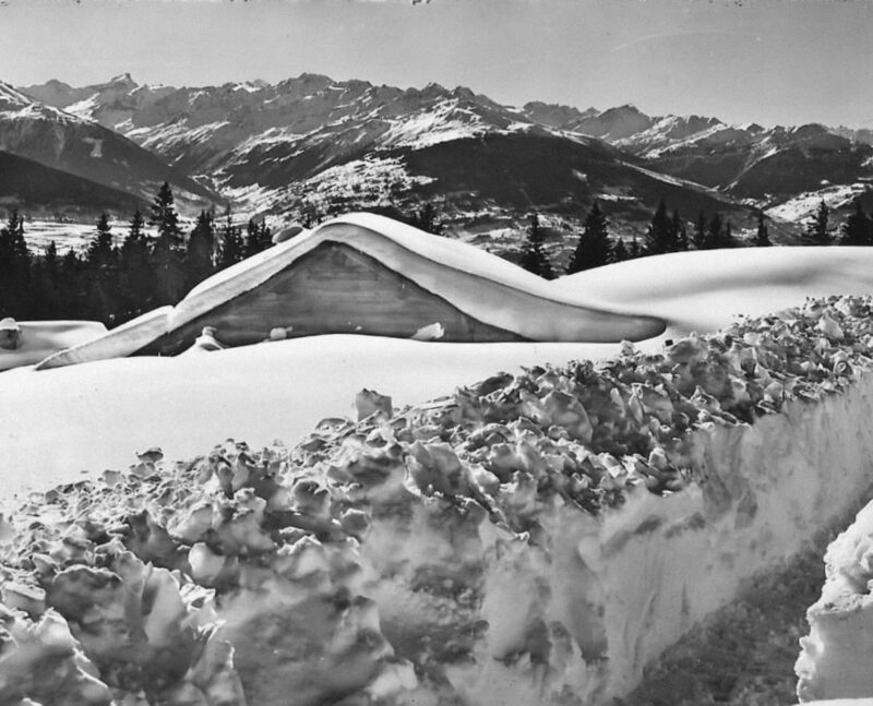 La route d'accès au restaurant du Mont-Blanc vers 1955