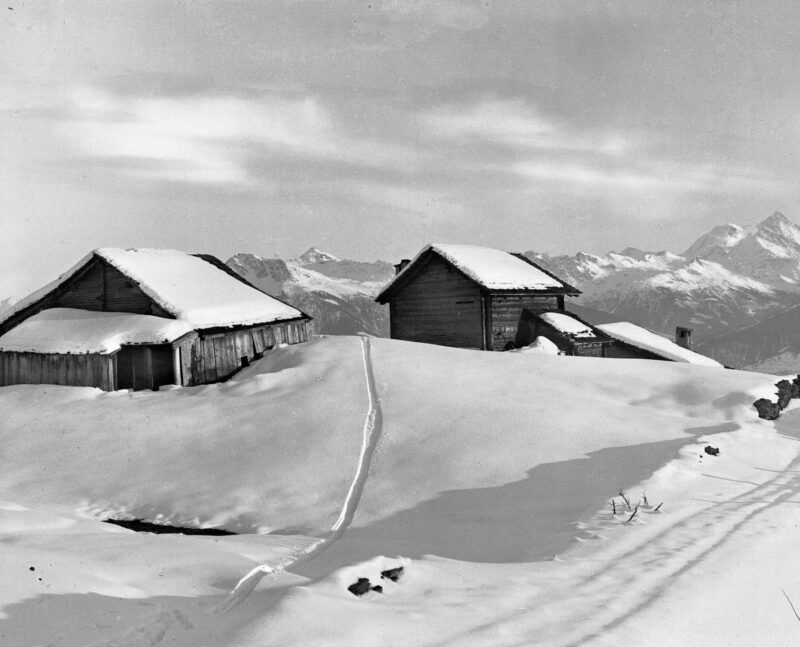 Anciens mayens vers 1935, aujourd'hui détruits