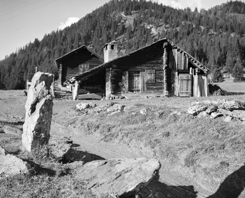 Anciens mayens vers 1930, aujourd'hui détruits