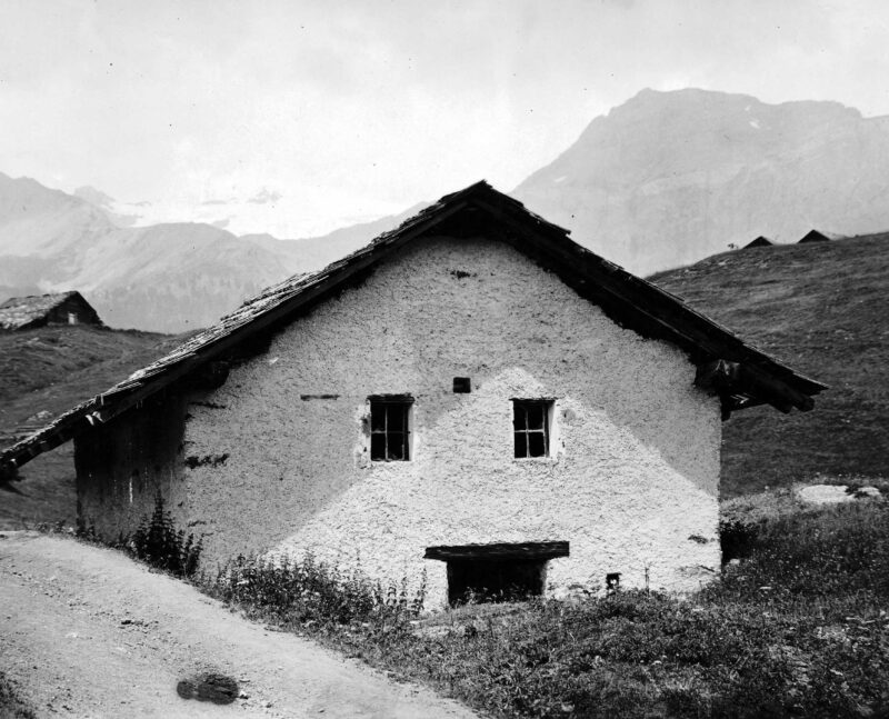 Mayen sur l'ancienne route de Plans-Mayens construit vers 1870. Vers 1930. Photo C. Dubost