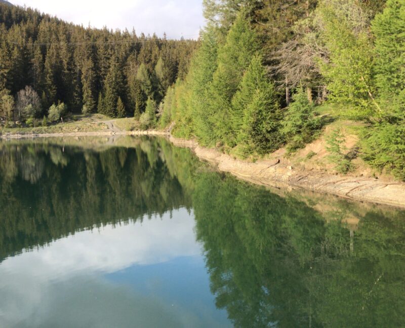 Lac de Chermignon. Rive sud vue de l'ouest