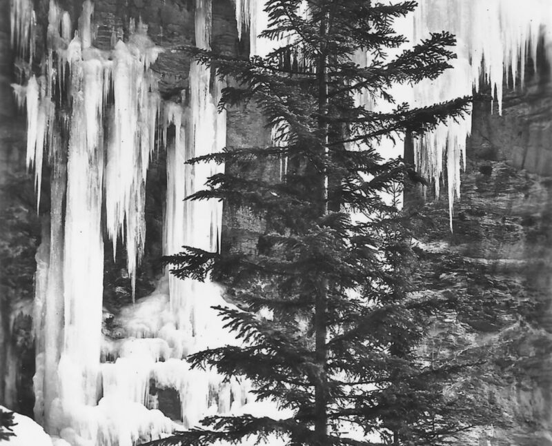 Le bisse du Rô et cascade de glace