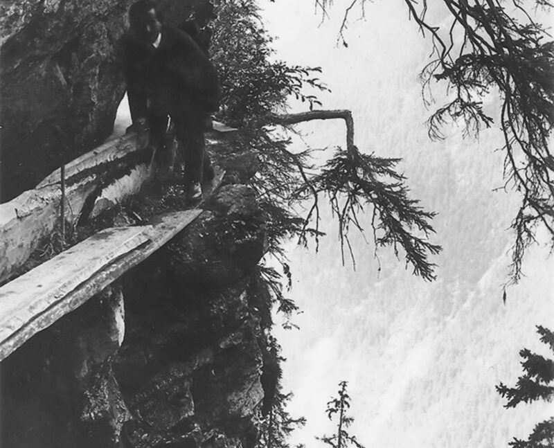 Le bisse du Rô suspendu entre ciel et terre