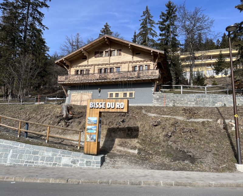 Départ de la promenade du Bisse du Rô, en face de la Migros