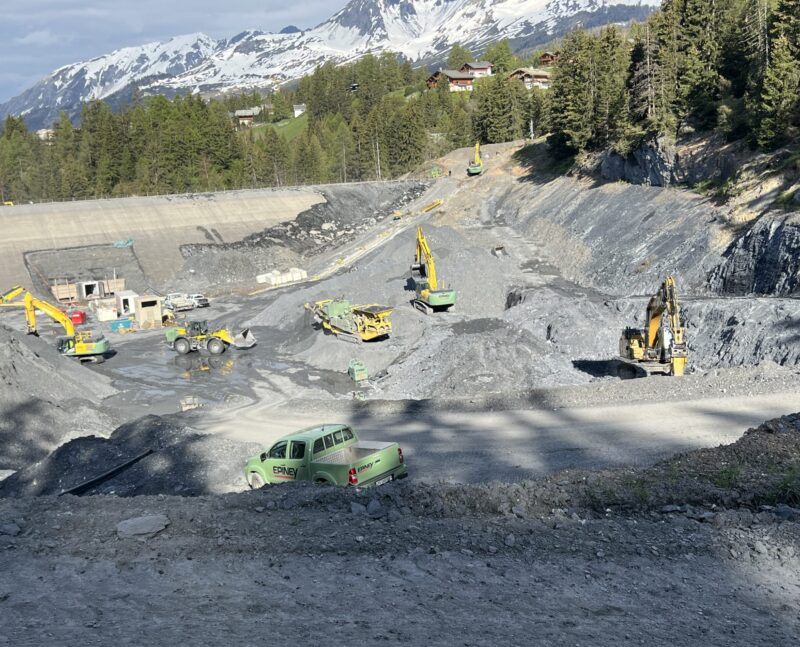 Chantier en activité. Vue de l'est. 20.05.2024