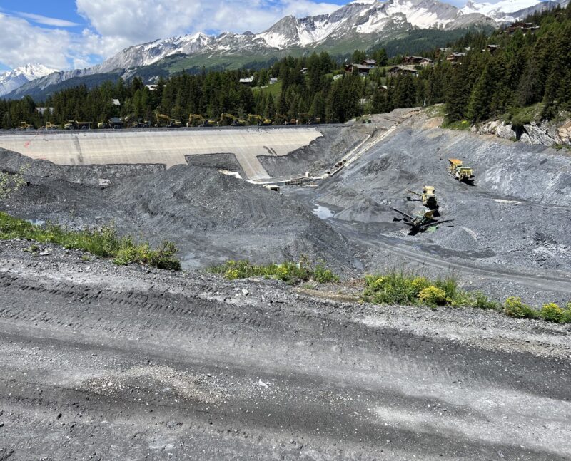 Vue du chantier du sud-est vers le nord-ouest. 20.06.2024