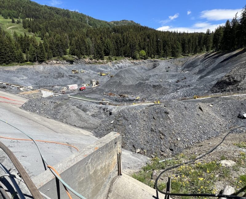 Travaux en cours. Vue de l'angle sud-ouest de la digue vers le nord-est. 20.06.2024